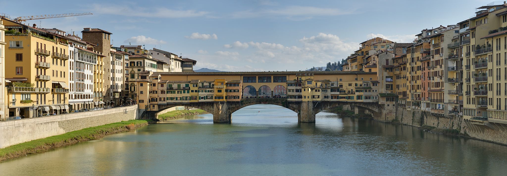 Panorama_of_the_Ponte_Vecchio_in_Florence,_Italy